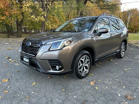Certified 2023 Subaru Forester Premium image 4