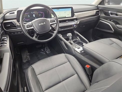 Used 2024 Kia Telluride EX w/ EX Captain's Chair Package image 11