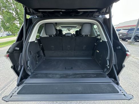 New 2025 Lincoln Navigator Reserve AWD/4WD image 25