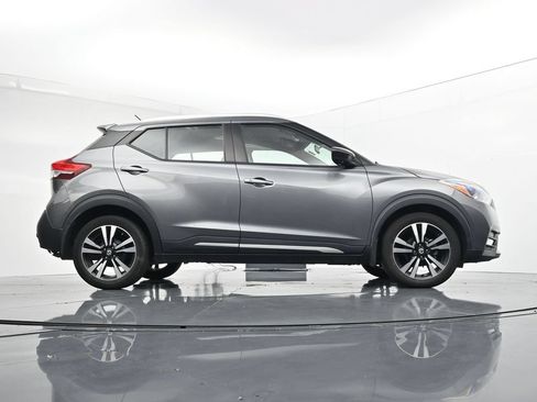 Used 2019 Nissan Kicks SR w/ SR Premium Package FWD image 38