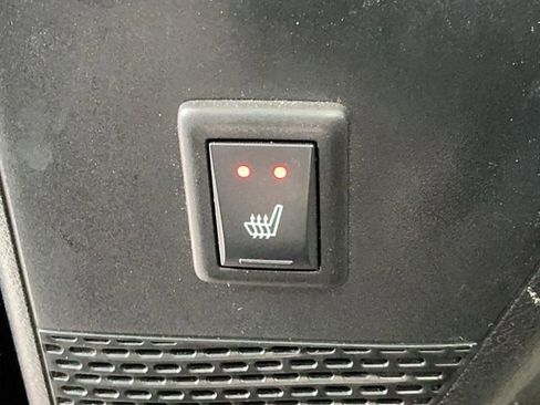 Used 2023 Chrysler Pacifica Limited FWD image 21
