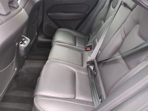 Used 2023 Volvo XC60 B5 Ultimate image 17