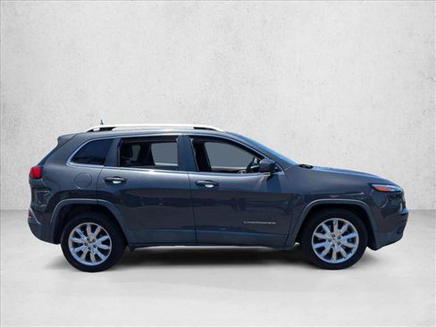 Used 2017 Jeep Cherokee Limited FWD image 4