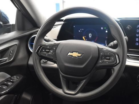Used 2025 Chevrolet Trax LT FWD image 24
