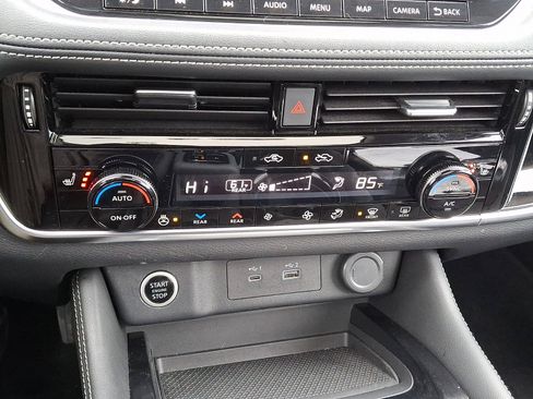 Used 2023 Nissan Rogue SL w/ SL Premium Package image 14