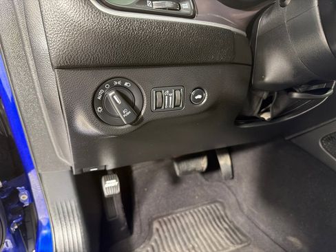 Used 2019 Dodge Challenger SXT w/ Driver Convenience Group image 14