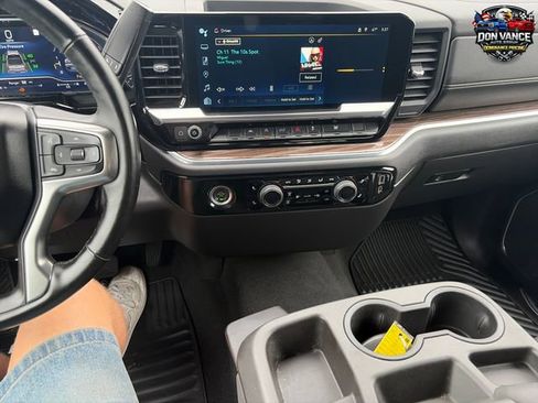 Used 2023 Chevrolet Silverado 1500 LT AWD/4WD image 18
