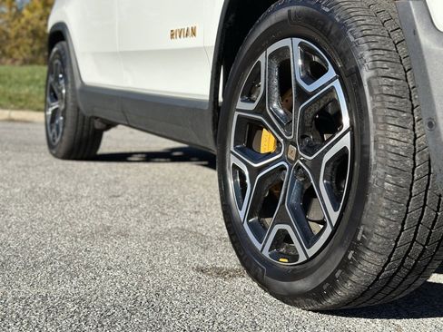 Used 2022 Rivian R1S Launch Edition image 9