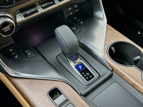 New 2025 Lexus LX 700h Luxury image 17