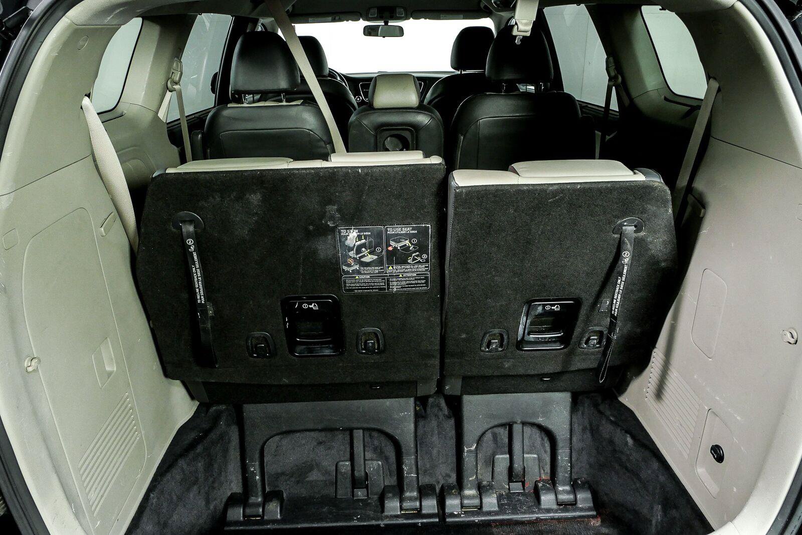 Used 2017 Kia Sedona LX w/ LX Essentials Premium Package FWD image 30