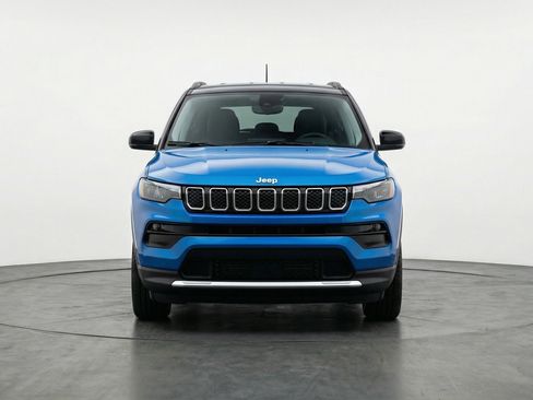 Used 2025 Jeep Compass Limited image 2