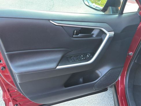 Used 2020 Toyota RAV4 LE FWD image 16