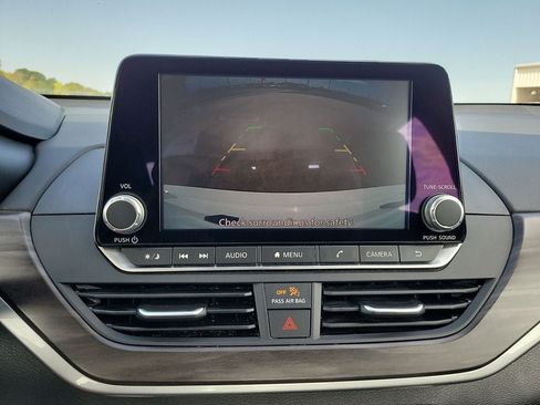 Used 2025 Nissan Altima 2.5 SV FWD image 16