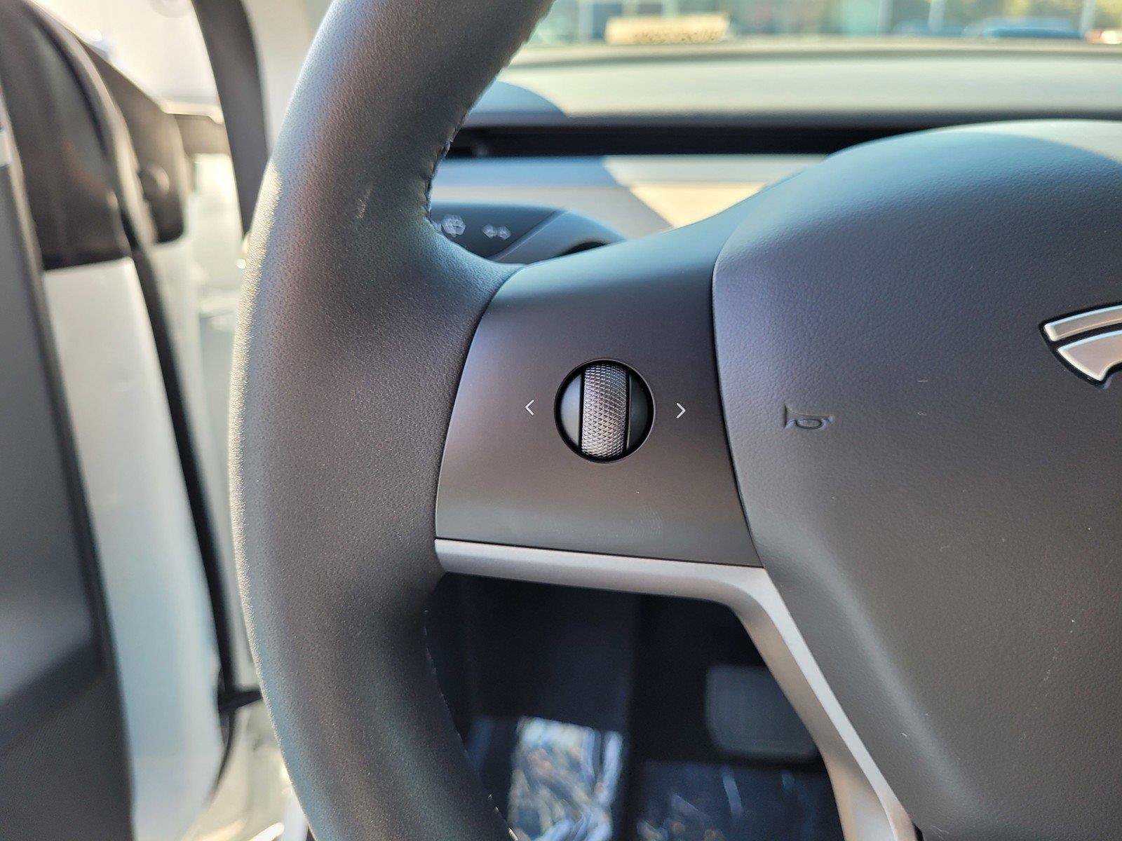 Used 2023 Tesla Model Y AWD image 33