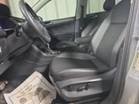Used 2022 Volkswagen Tiguan SE w/ Panoramic Sunroof Package AWD/4WD image 8