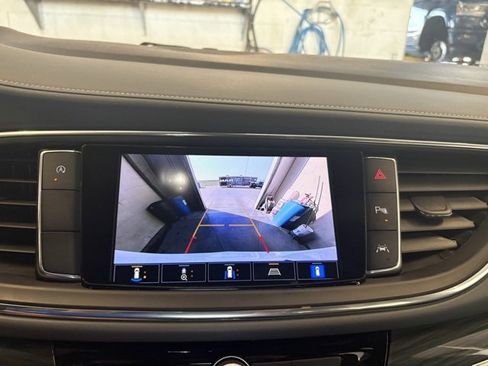 Used 2024 Buick Enclave Premium image 27