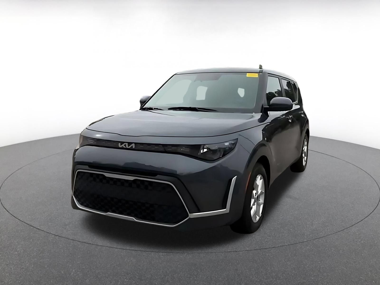 Used 2025 Kia Soul LX w/ LX Technology Package FWD image 6