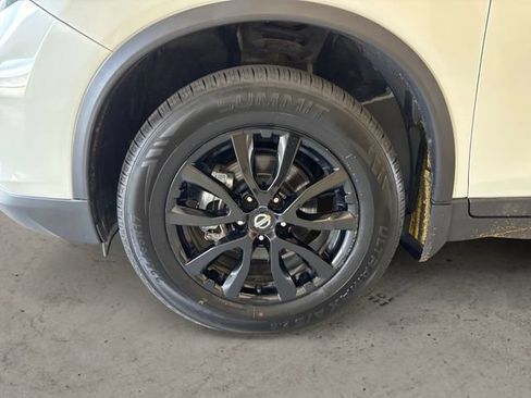 Used 2018 Nissan Rogue SV w/ Premium Package AWD/4WD image 15