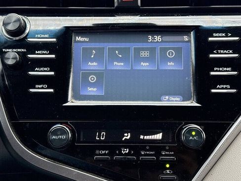 Used 2018 Toyota Camry SE FWD image 28
