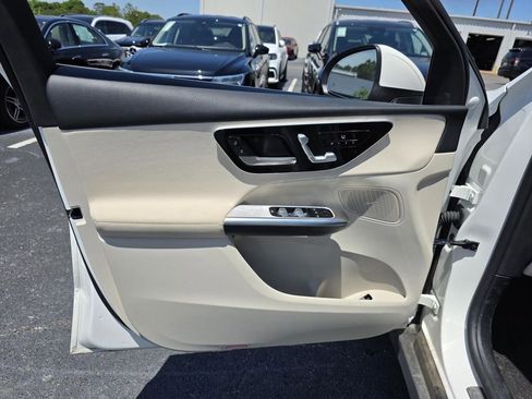 Certified 2025 Mercedes-Benz GLC 300 image 12