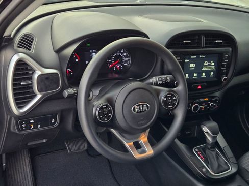 Used 2021 Kia Soul S image 17