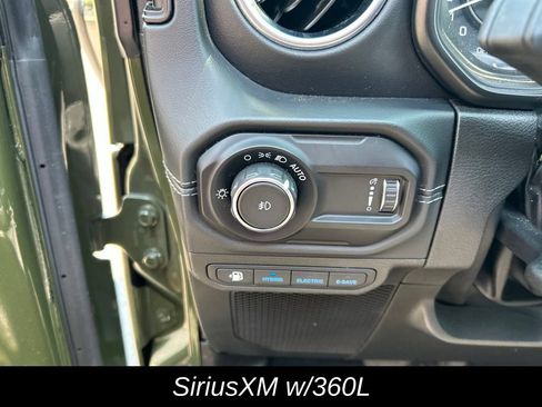 Used 2024 Jeep Wrangler Unlimited Sahara w/ Technology Group AWD/4WD image 19