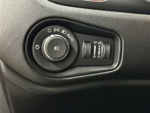 Used 2021 Jeep Renegade Trailhawk AWD/4WD image 19