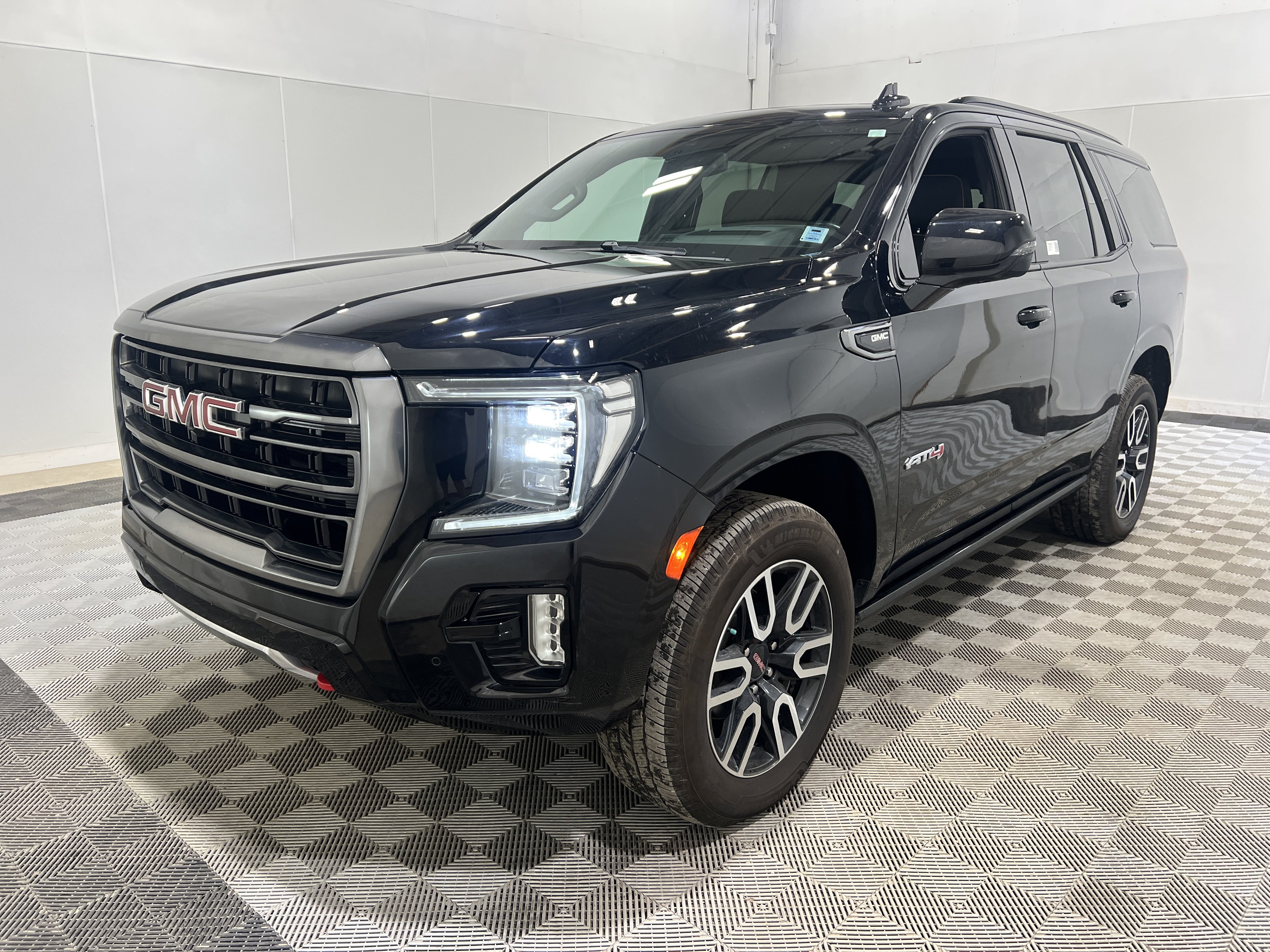 Used 2021 GMC Yukon AT4 w/ Technology Package AWD/4WD image 1