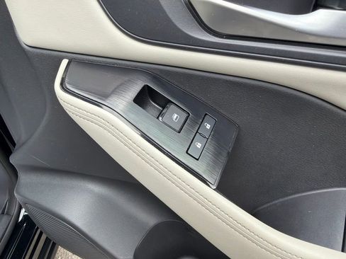 Used 2025 Nissan Rogue SV AWD/4WD image 14