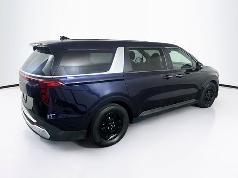Used 2025 Kia Carnival FWD image 9