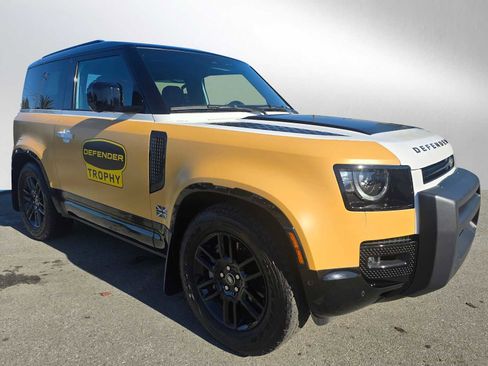 Used 2023 Land Rover Defender 90 X-Dynamic SE image 7