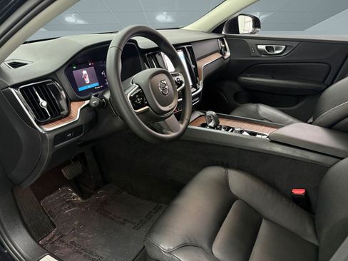 Used 2025 Volvo S60 B5 Plus image 4