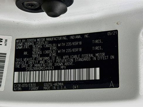 Used 2021 Toyota Highlander XLE AWD/4WD image 23