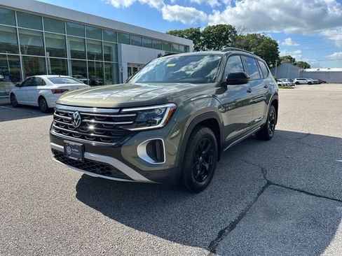 Certified 2024 Volkswagen Atlas Peak Edition SE AWD/4WD image 3