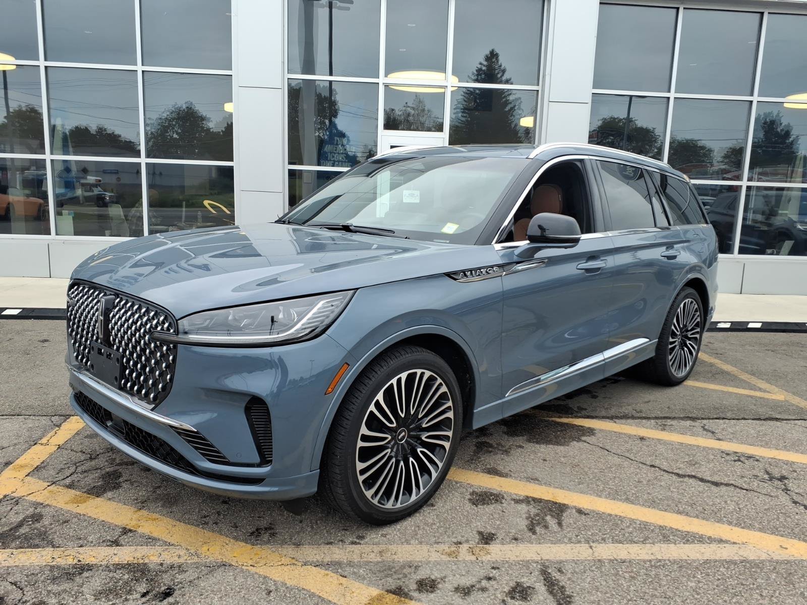 Used 2025 Lincoln Aviator Black Label AWD/4WD image 1