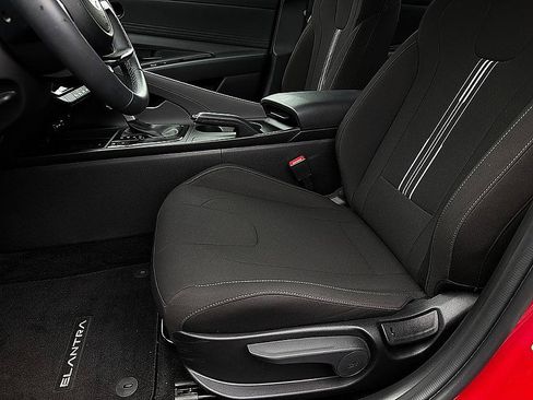 Certified 2025 Hyundai Elantra Sport FWD image 10