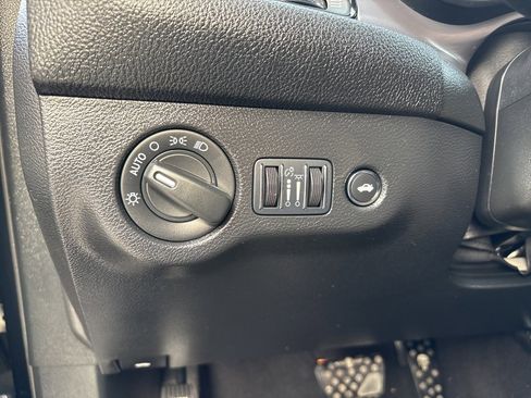 Used 2023 Dodge Challenger SXT image 19