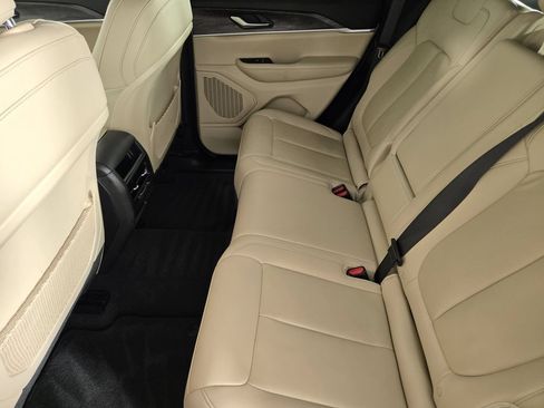 Used 2023 Jeep Grand Cherokee Limited AWD/4WD image 33