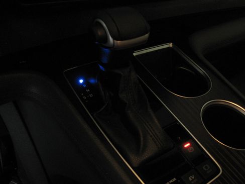 Used 2023 Toyota Sienna XLE image 19