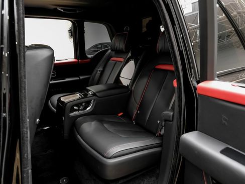 Used 2022 Rolls-Royce Cullinan Black Badge w/ Dark Exterior Package AWD/4WD image 43