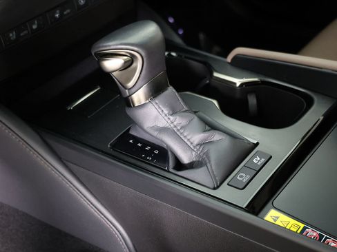 Used 2024 Lexus ES 300h Ultra Luxury w/ Accessory Package (Z2) FWD image 6