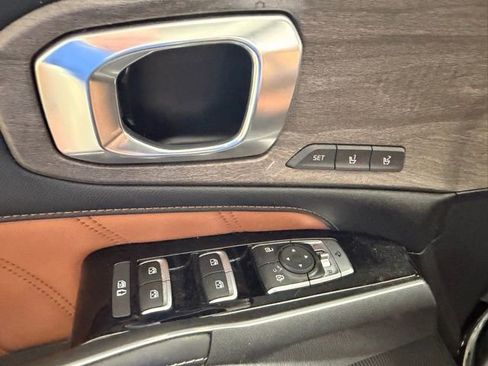 Used 2023 Kia Sorento SX Prestige image 18