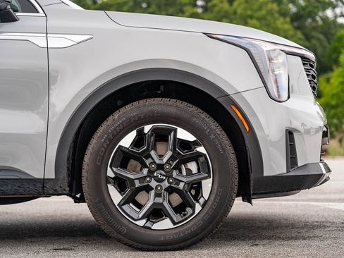 Used 2025 Kia Sorento S w/ Panoramic Sunroof Package FWD image 9