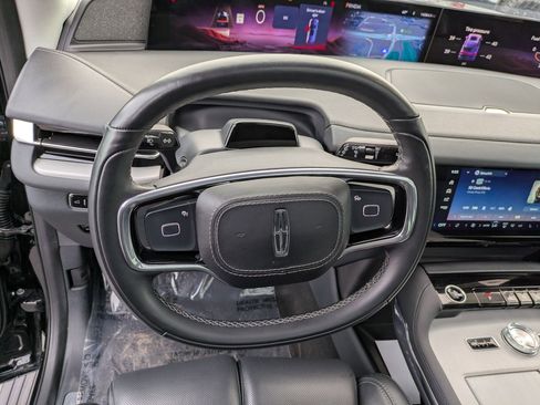 Used 2025 Lincoln Navigator Reserve AWD/4WD image 17