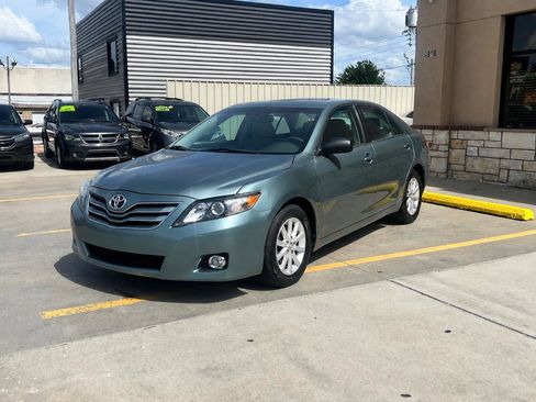 Used 2011 Toyota Camry XLE w/ XLE Extra-Value Pkg #2 FWD image 4