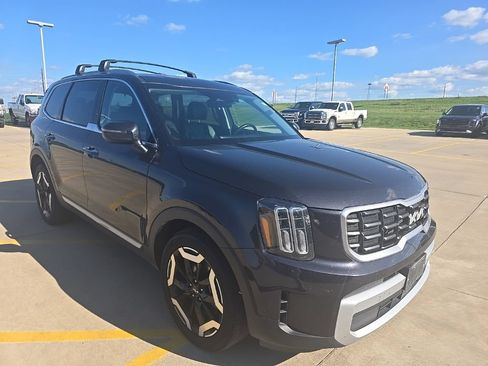 Used 2025 Kia Telluride S AWD/4WD image 3