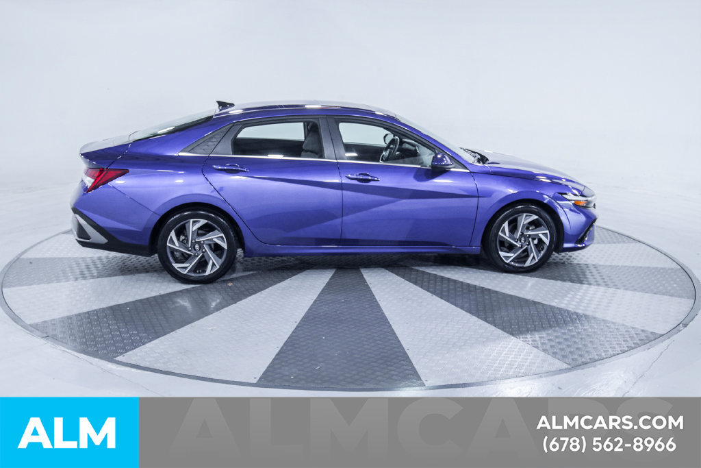 Used 2025 Hyundai Elantra SEL FWD image 11