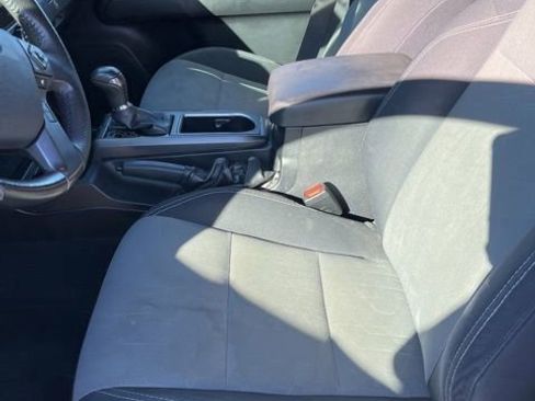 Used 2020 Toyota Tacoma TRD Off-Road w/ Technology Package image 12