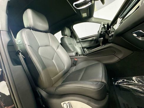 Used 2025 Porsche Macan image 28