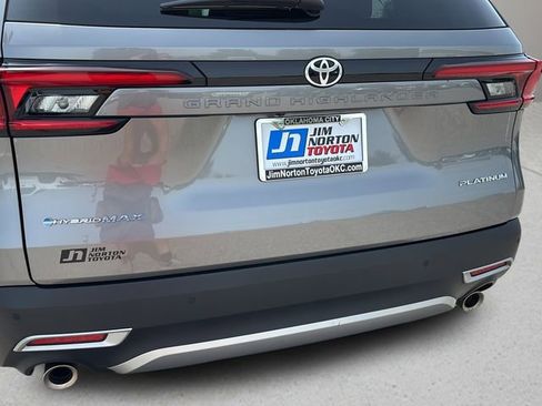 Used 2025 Toyota Grand Highlander AWD Hybrid image 29